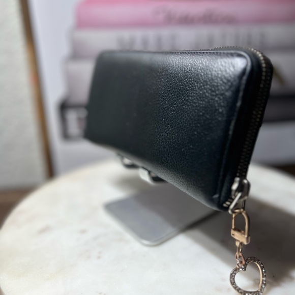 Yves Saint Laurent black pebbled leather zip around continental Wallet - Picture 9 of 14